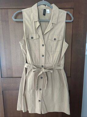 H&M-Sleeveless Button-Front Belted Shirt Dress in Khaki